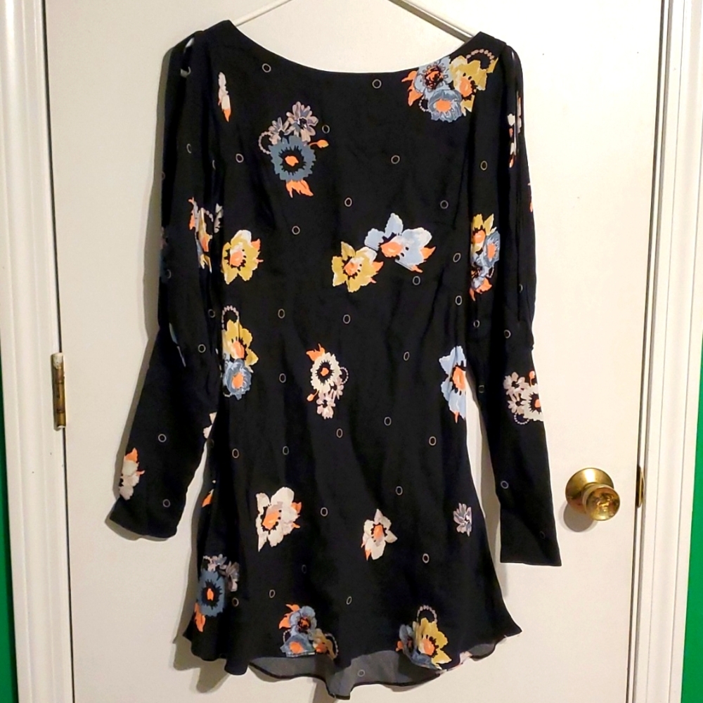 Free people women's 4 black long sleeve floral dress with open sleeves.